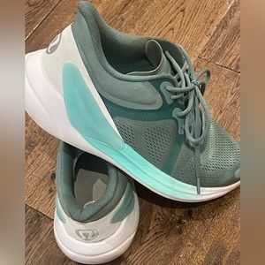 Blissfeel womens running shoe - size 9. Light wear